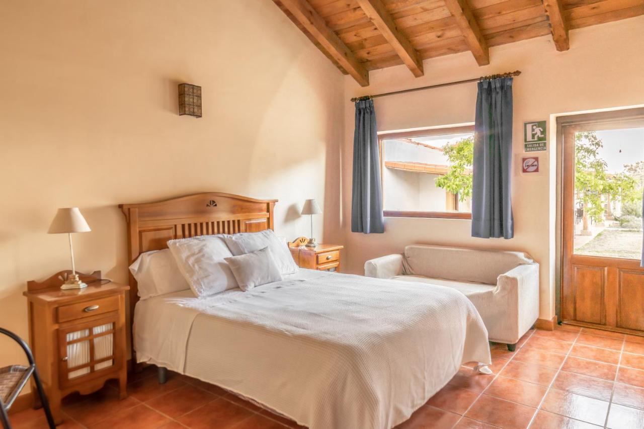 Eco-Lodge En La Reserva Privada Campanarios De Azaba - Proyecto De Conservacion Espeja Zewnętrze zdjęcie