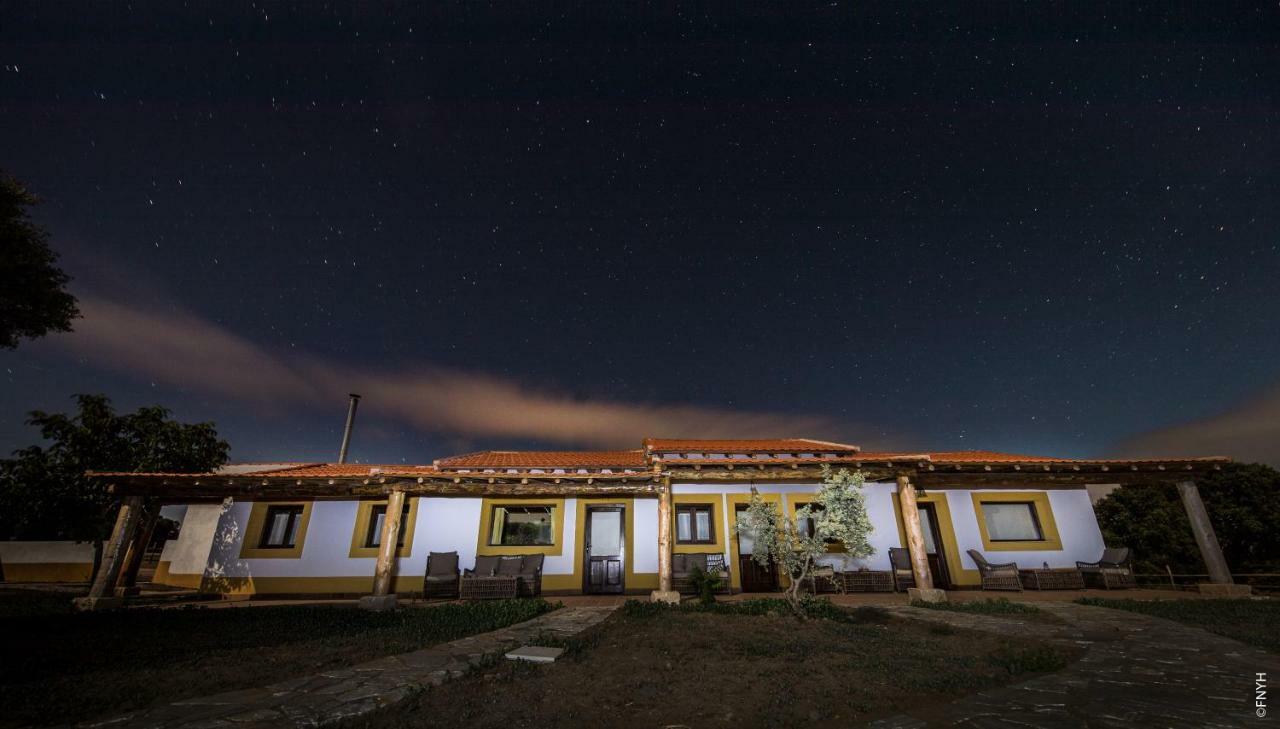 Eco-Lodge En La Reserva Privada Campanarios De Azaba - Proyecto De Conservacion Espeja Zewnętrze zdjęcie