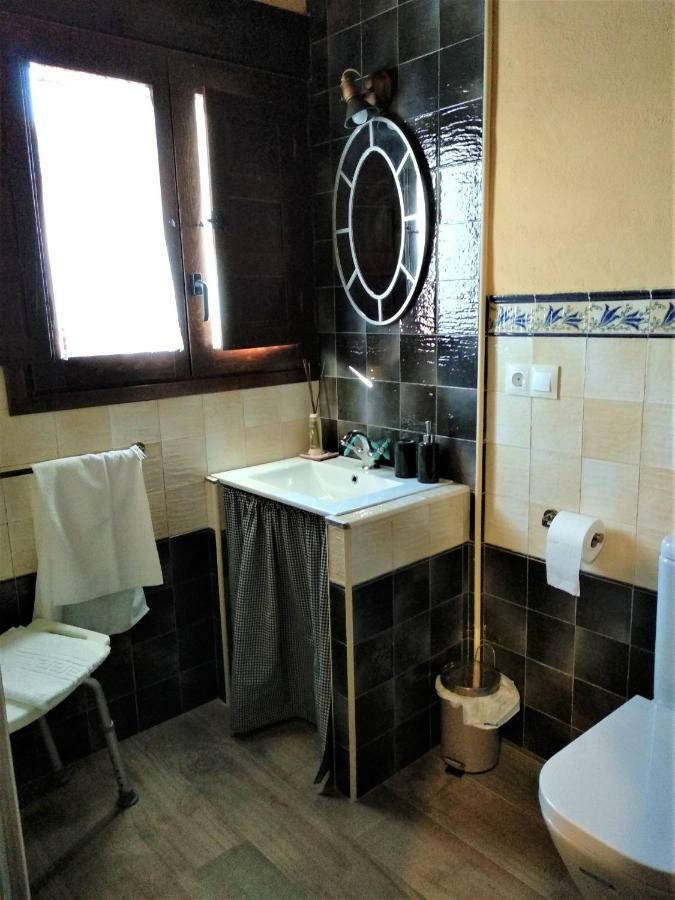 Eco-Lodge En La Reserva Privada Campanarios De Azaba - Proyecto De Conservacion Espeja Zewnętrze zdjęcie